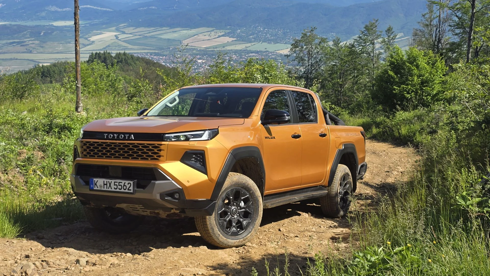 nowa Toyota Hilux