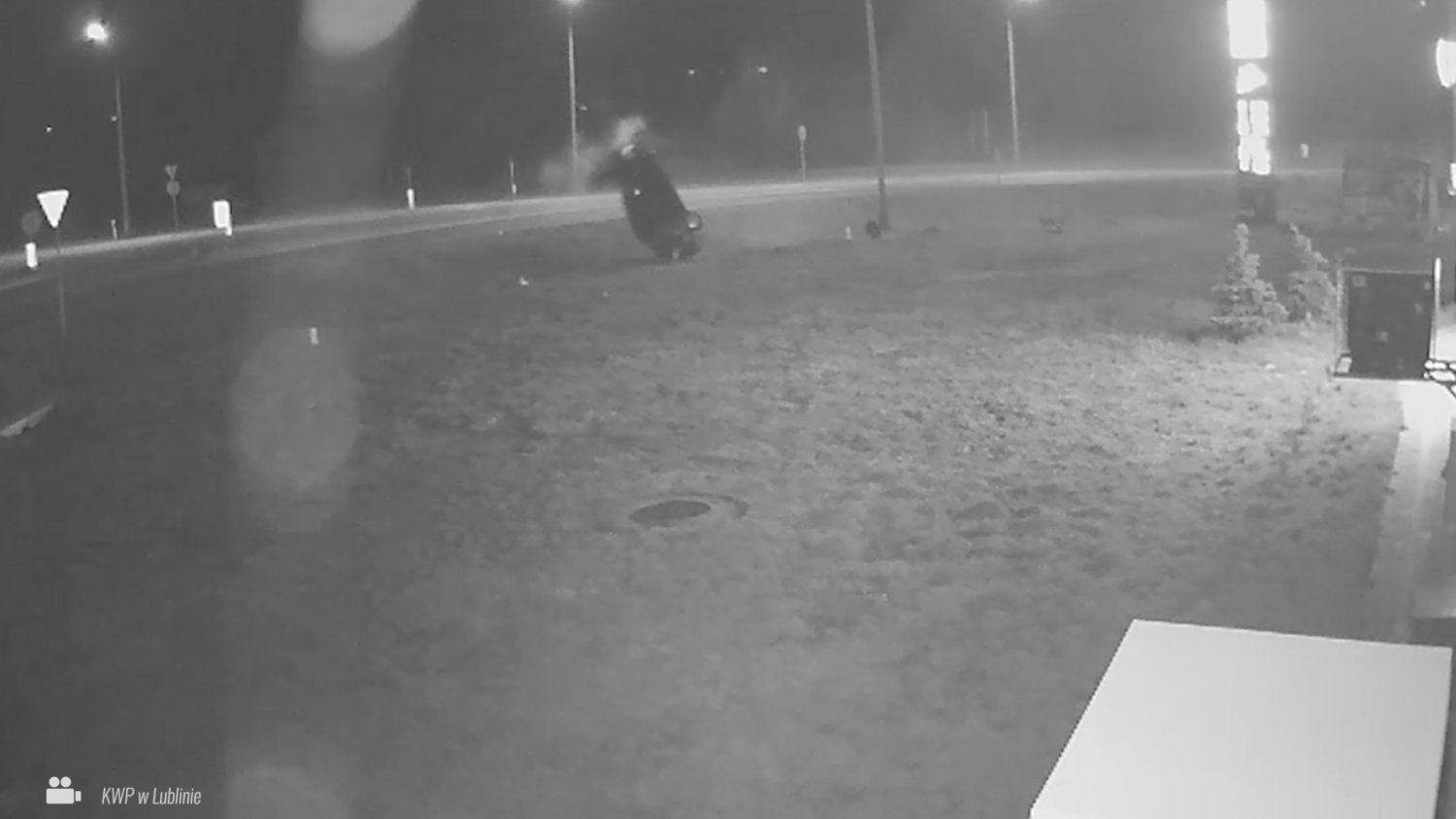 Kompletnie pijana 23-latka ostro dachowała na DK-17