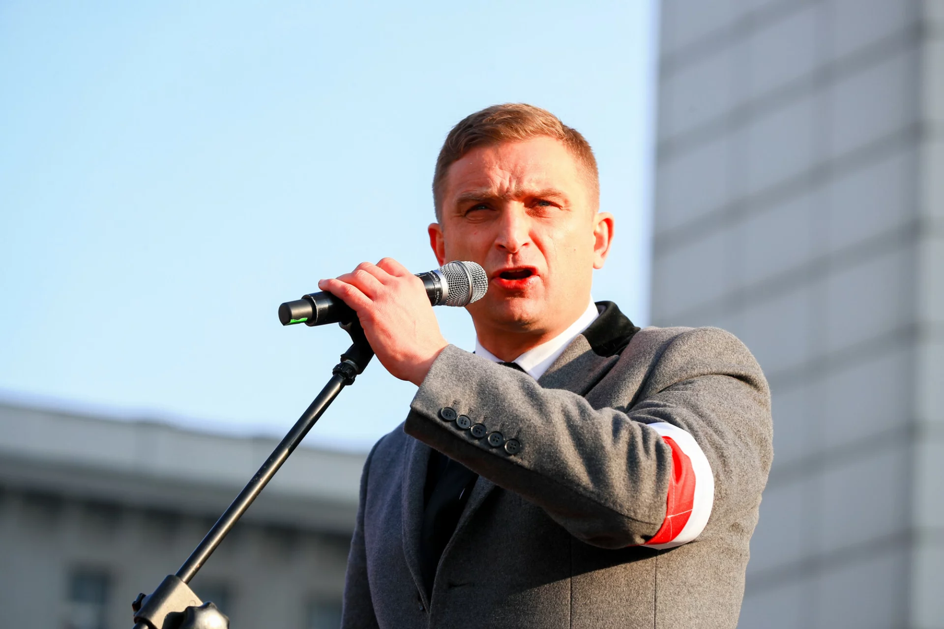 Bąkiewicz uruchomił zbiórkę pieniędzy, jak powiedział, na "obronę ronda Dmowskiego".