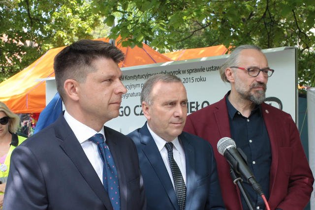 Koalicja ugrupowań opozycji podoba się Polaków bardziej niż PiS.