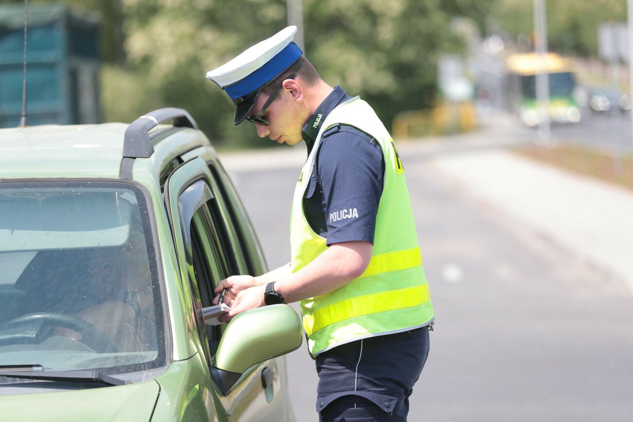 Na odcinku 300 metrów kierowca złamał przepisy aż trzykrotnie.