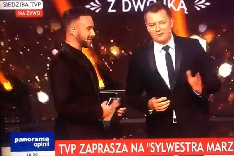 Prowadzący konferencję Aleksander Sikora i Rafał Brzozowski wymieniali ze sceny zasługi Jacka Kurskiego.