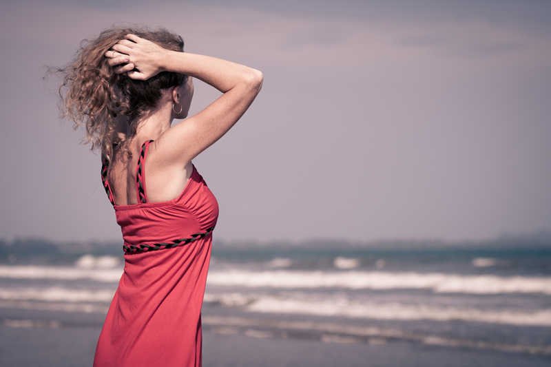 Naukowcy: Kobiety częściej noszą czerwone ubrania kiedy są płodne.