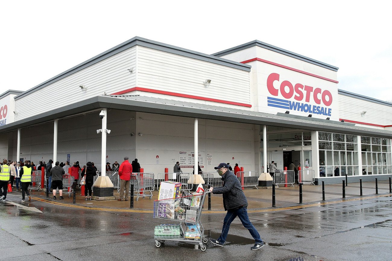 Dziewczynka zachłysnęła się podczas jedzenia hot-doga w markecie