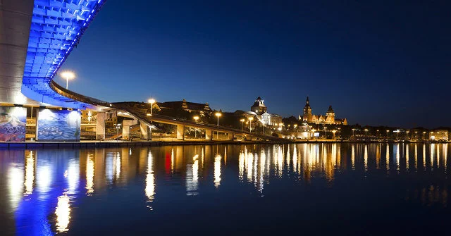 Szczecin leży u ujścia Odry.