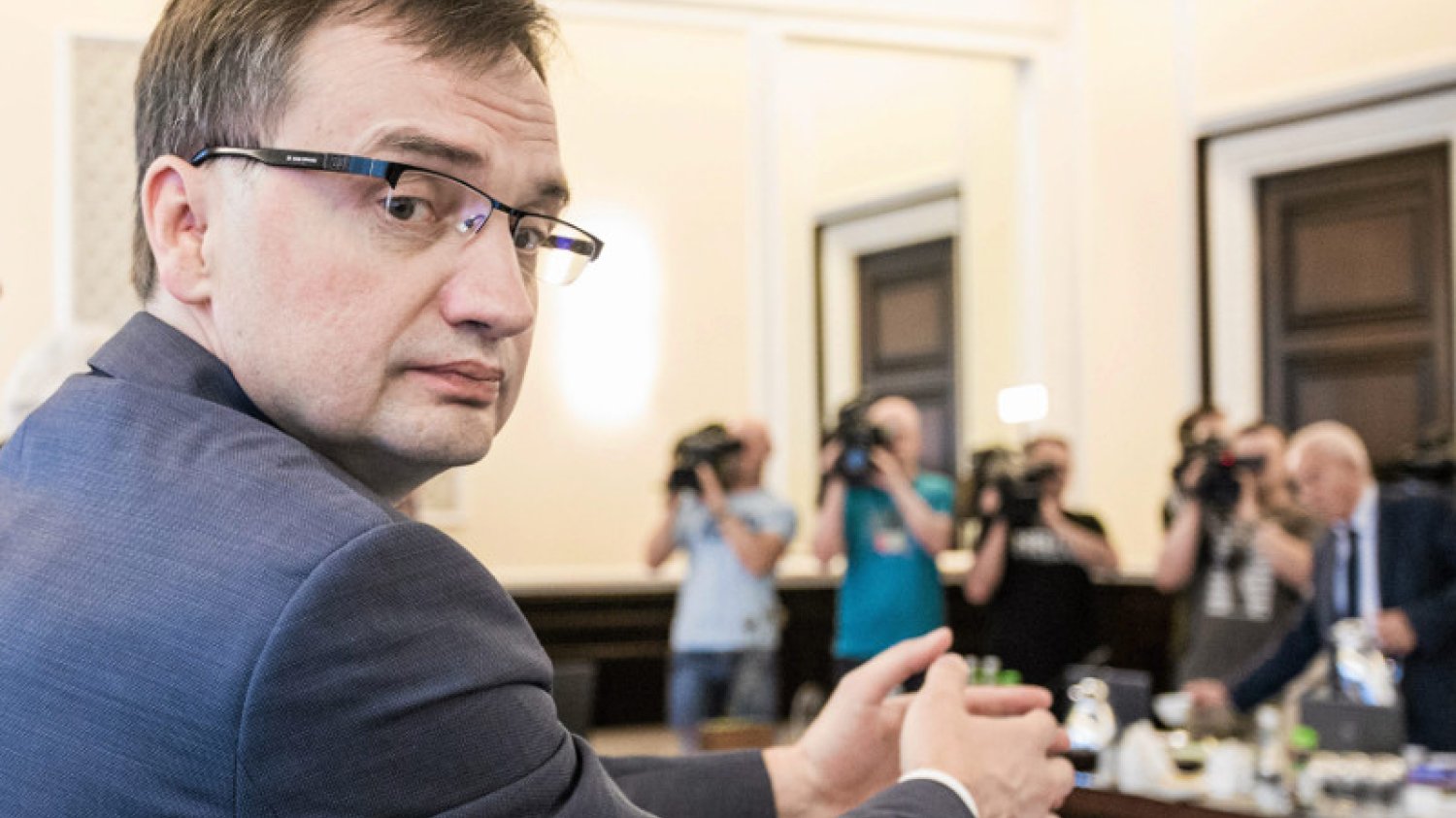 W najnowszym numerze "Newsweeka" o kulisach walki "dobrej zmiany" o sądy. Minister Ziobro sparaliżował sąd, który orzekał w sprawie śmierci jego ojca.