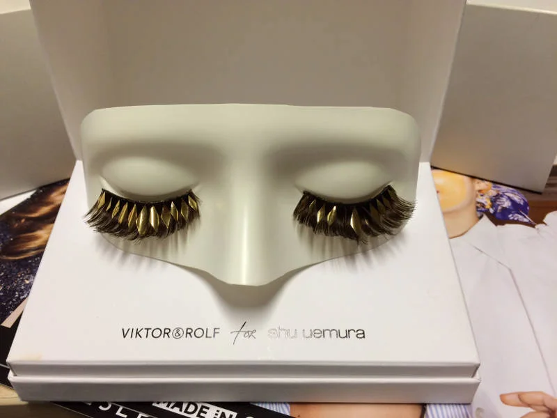 Kolekcjonerskie rzęsy wysadzane 24-karatowym złotem Shu Uemura i Victor & Rolf