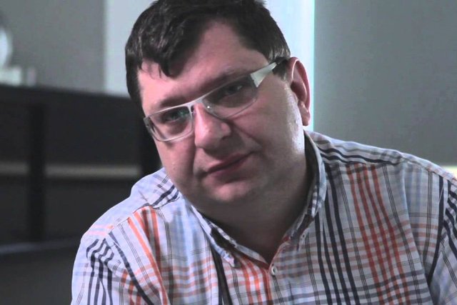 Zbigniew Stonoga organizuje pomoc dla biednych i potrzebujących. Wywołuje jednak przy tym kontrowersje