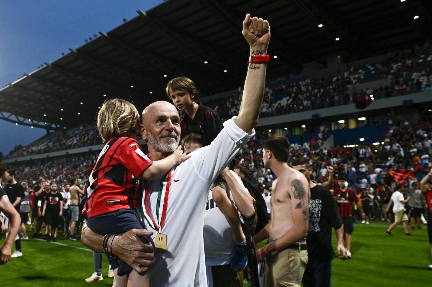 Stefano Pioli okradziony podczas mistrzowskiej fety Milanu. Poprosił fanów o zwrot medalu