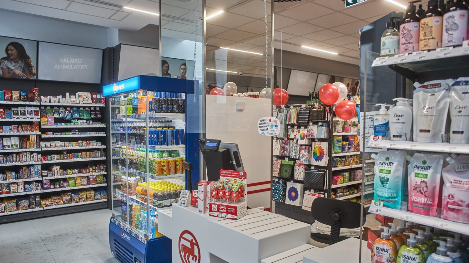 Do Rossmana też trzeba będzie odnosić butelki? Sieć reaguje na nowy system kaucyjny System kaucyjny w Rossmann w Polsce. Jest oświadczenie sieci z Niemiec
