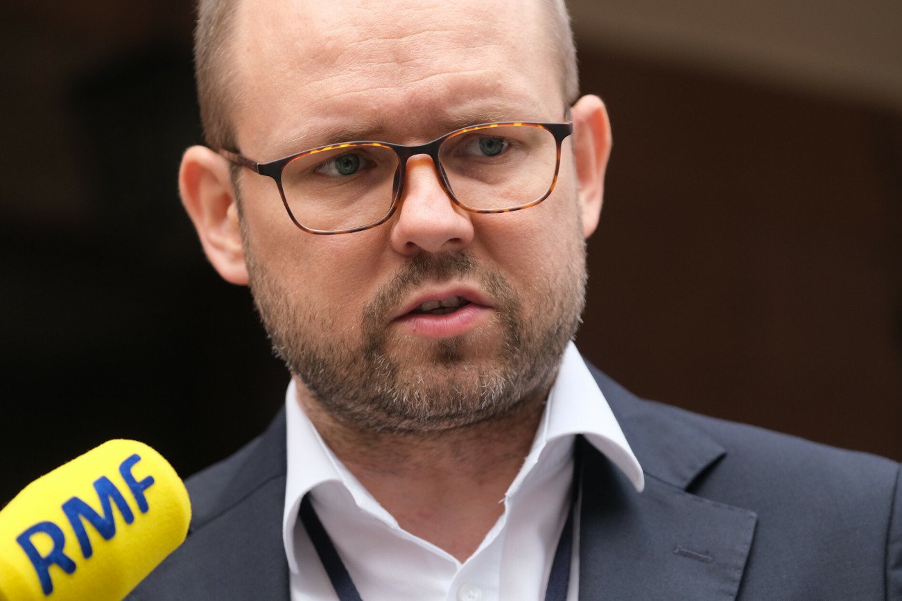 Marcin Przydacz przeprasza za brak kwiatów na grobie Jana Karskiego.