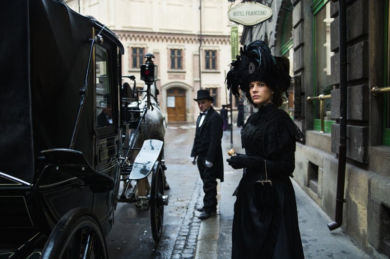 Dorożki zaopatrzone były w lampy, które oświetlały im drogę po zmroku.