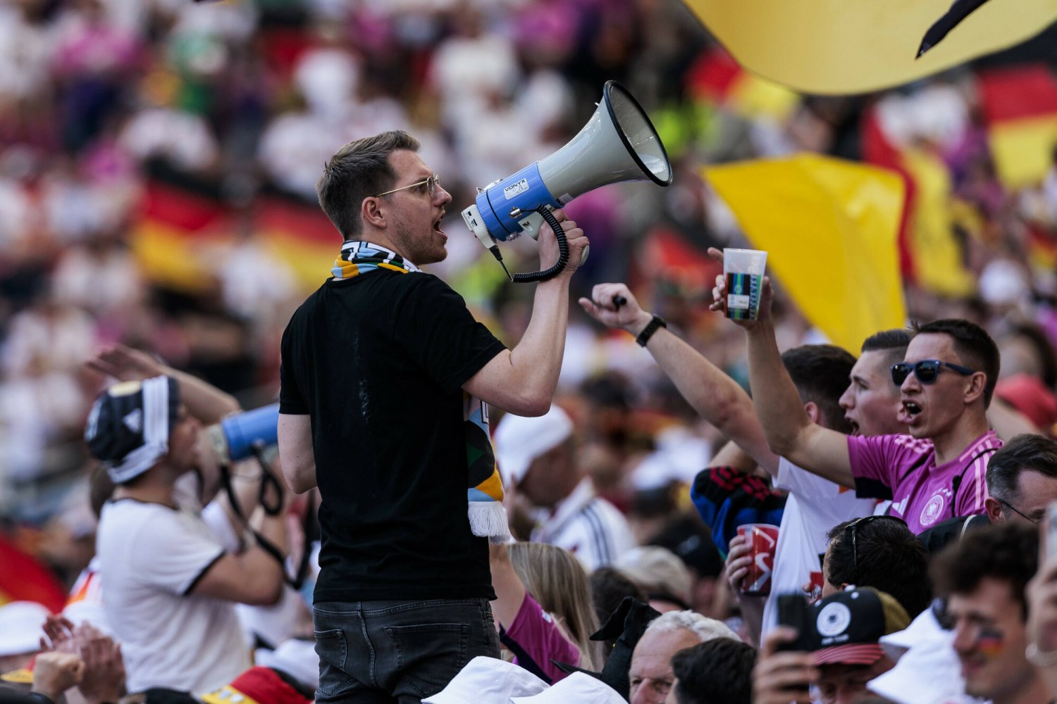 Niemcy śpiewają na stadionach Euro 2024