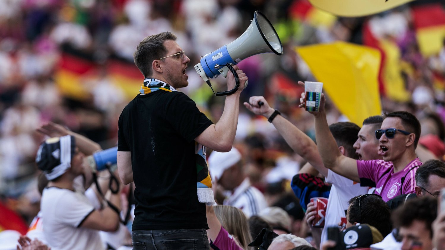 Niemcy śpiewają na stadionach Euro 2024