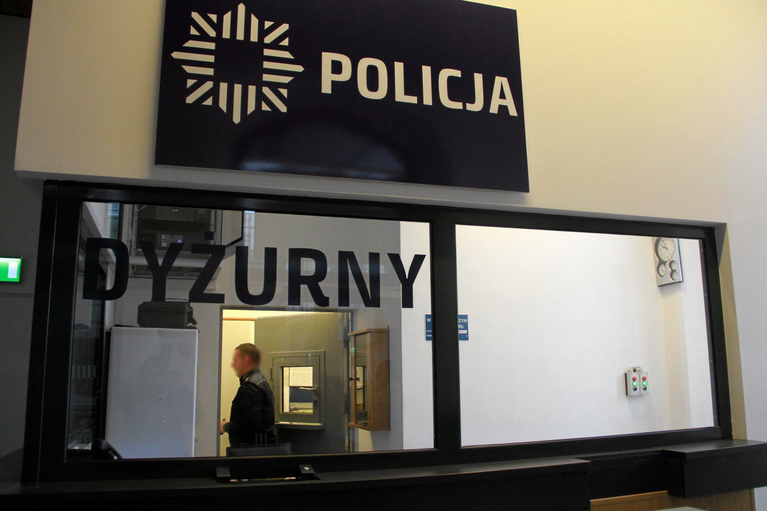 Pracownicy biura RPO złożyli niezapowiedzianą wizytę na komisariacie policji w Rykach. Zastali tam pobitego przez funkcjonariuszy 70-latka. (zdjęcie pochodzi z innego komisariatu)