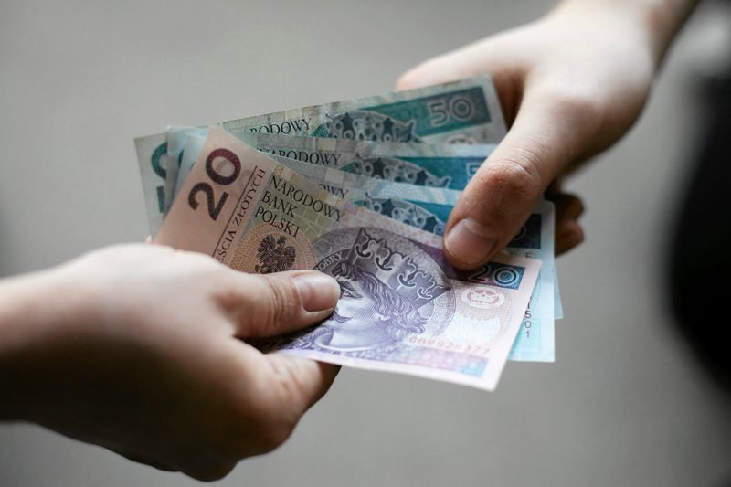 Kobiety są oskarżone o przyjęcie łącznej kwoty 536 tys zł.