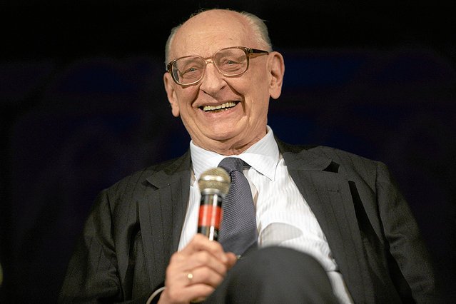 Skwer im. Władysława Bartoszewskiego podzielił warszawskich radnych na Woli, PiS był przeciwko.