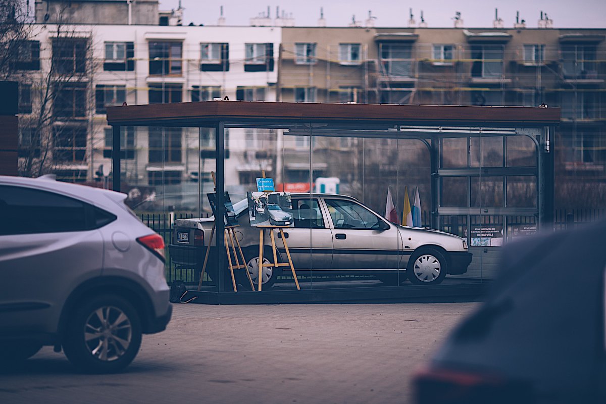 Relikwia w LPG, której bronią rycerze. Byliśmy tam, gdzie stanął papieski Opel Vectra