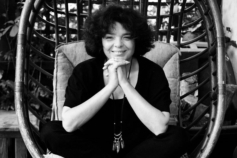 Katarzyna Grochola w swoim domu, w Milanówku.