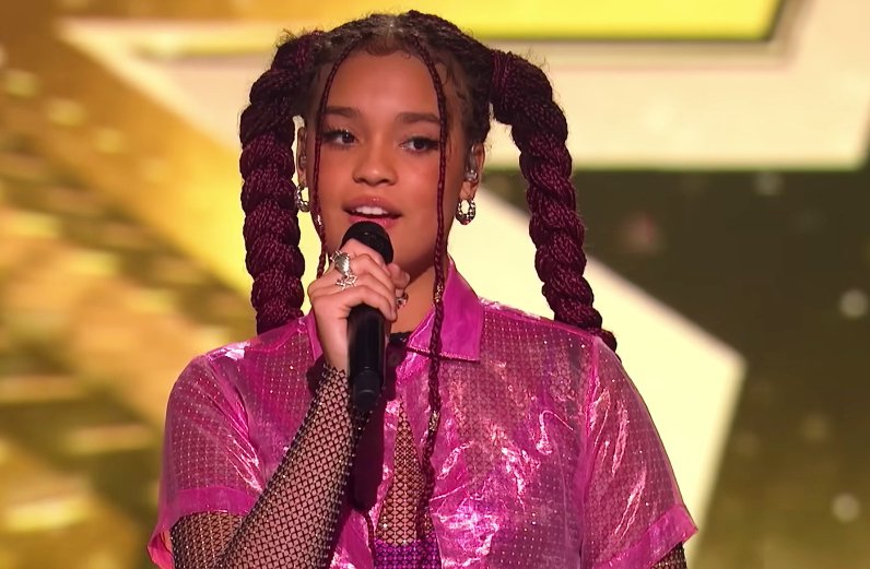 Sara James w "America's Got Talent: All-Stars". Zaśpiewała hit "As It Was"