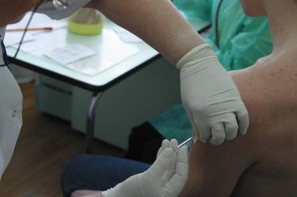 W święta do szpitala MSWiA w Warszawie ma trafić 75 fiolek szczepionek na covid-19.