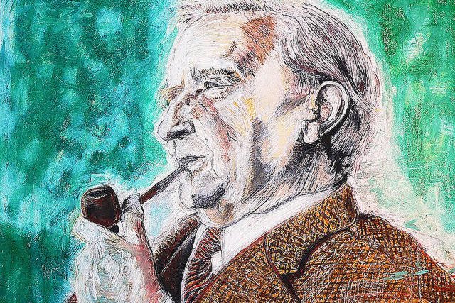 John Ronald Reuel Tolkien, twórca "Hobbita" i "Władcy pierścieni" ze swoją ukochaną fajką