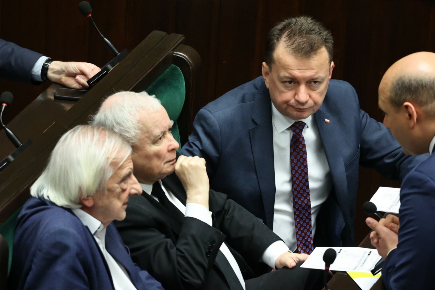 Niepokój w PiS. Pilne spotkanie zwołane przez Kaczyńskiego.