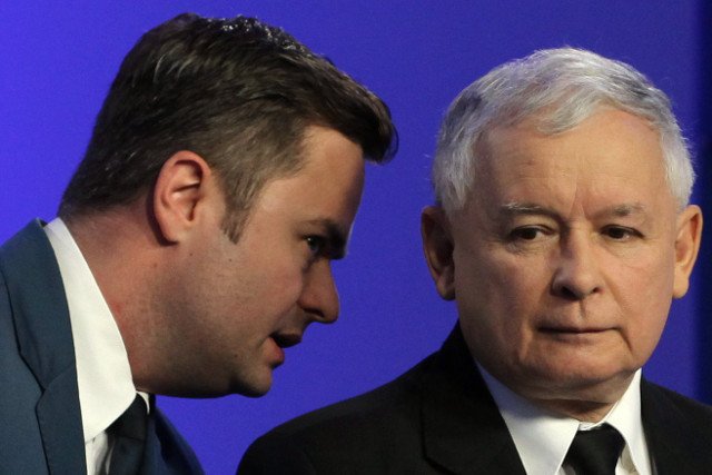 Adam Hofman przekonuje, że prezes PiS Jarosław Kaczyński "jest dwa, a może trzy poziomy wyżej" niż Ewa Kopacz
