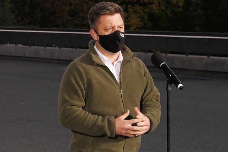 Szef KPRM Michał Dworczyk tłumaczył decyzję rządu PiS o budowie szpitali tymczasowych, w tym szpitala na Stadionie Narodowym. Szef KPRM Michał Dworczyk tłumaczył decyzję rządu PiS o budowie szpitali tymczasowych, w tym szpitala na Stadionie Narodowym.