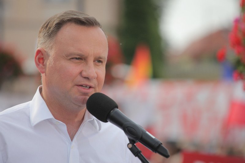Andrzej Duda stanął w obronie Jacka Żalka na wiecu politycznym w Brzegu. – Usiłuje nam się wmówić, że są to ludzie, a to jest ideologia – powiedział prezydent.