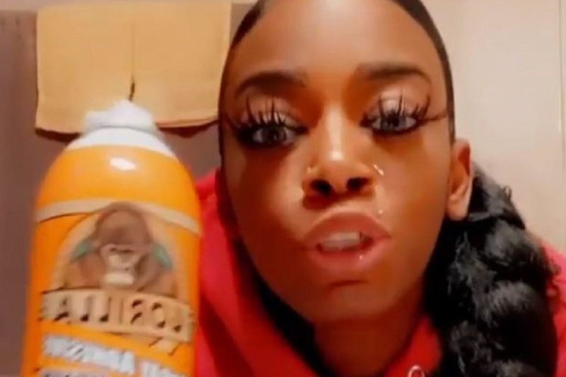 Tessica Brown ułożyła sobie włosy na supermocny klej Gorilla Glue.