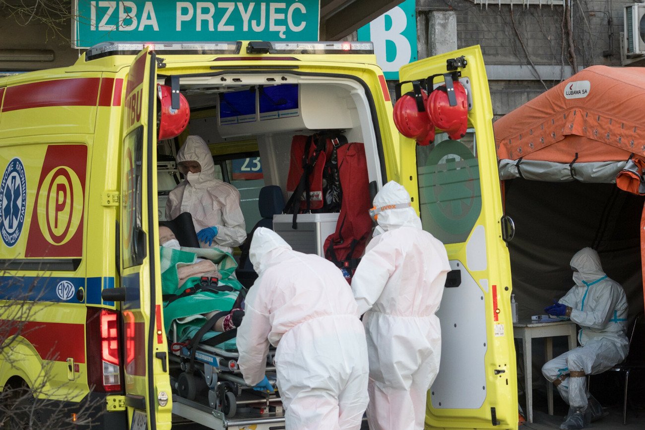 Ile zakażeń koronawirusem 4 listopada? Znamy nowy raport MZ o COVID-19