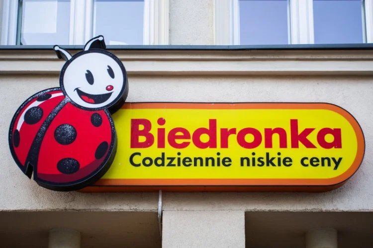 500 plus od Biedronki. Jakie są zasady i kto otrzyma pieniądze z programu?