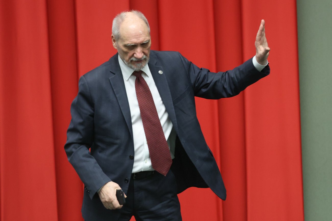Macierewicz komentuje krytykę "lex Tusk". Mówi o prorosyjskim działaniu