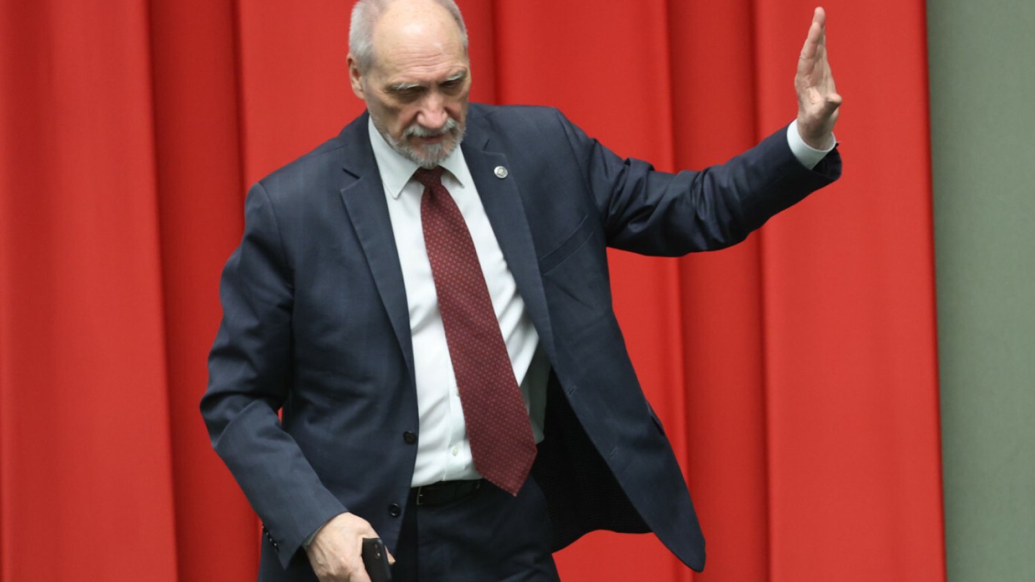 Macierewicz komentuje krytykę "lex Tusk". Mówi o prorosyjskim działaniu