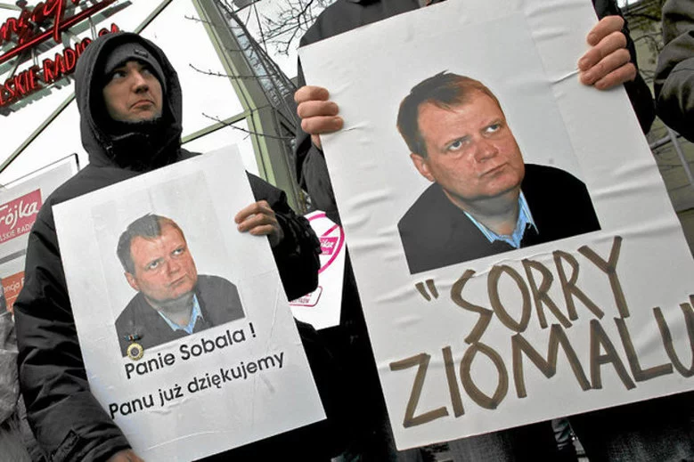 Słabe wyniki słuchalności notują Trójka oraz Jedynka za prezesury Jacka Sobali w Polskim Radiu.