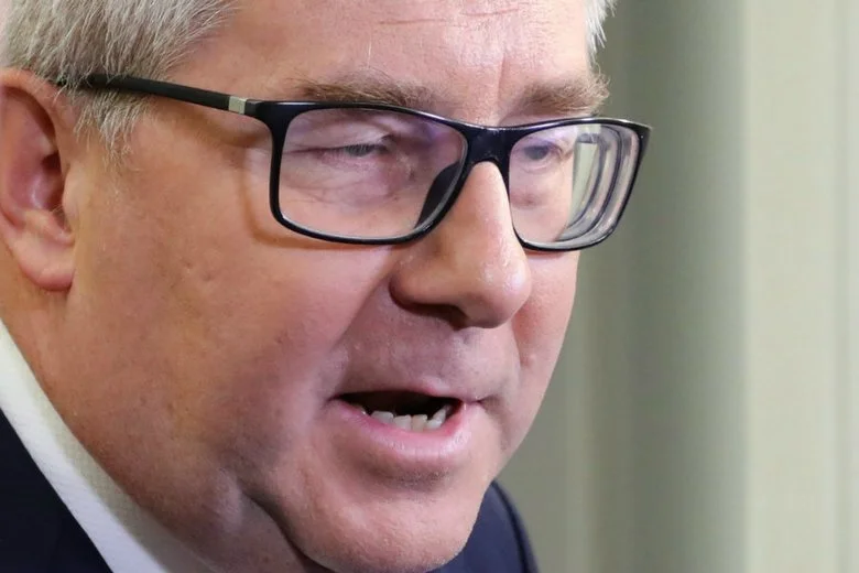 Ryszard Czarnecki na Twitterze ucieszył się z porażki Fransa Timmermansa. Zapomniał o ważnym szczególe.