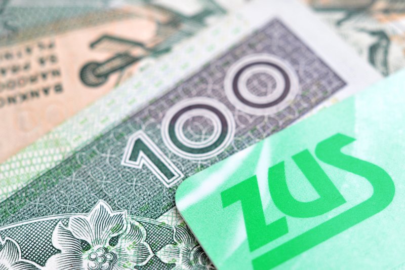 Nowe emerytury będą nawet o 1200 zł niższe. Przed zmianami było średnio 2,7 tys., teraz jest 1,8 tys. zł