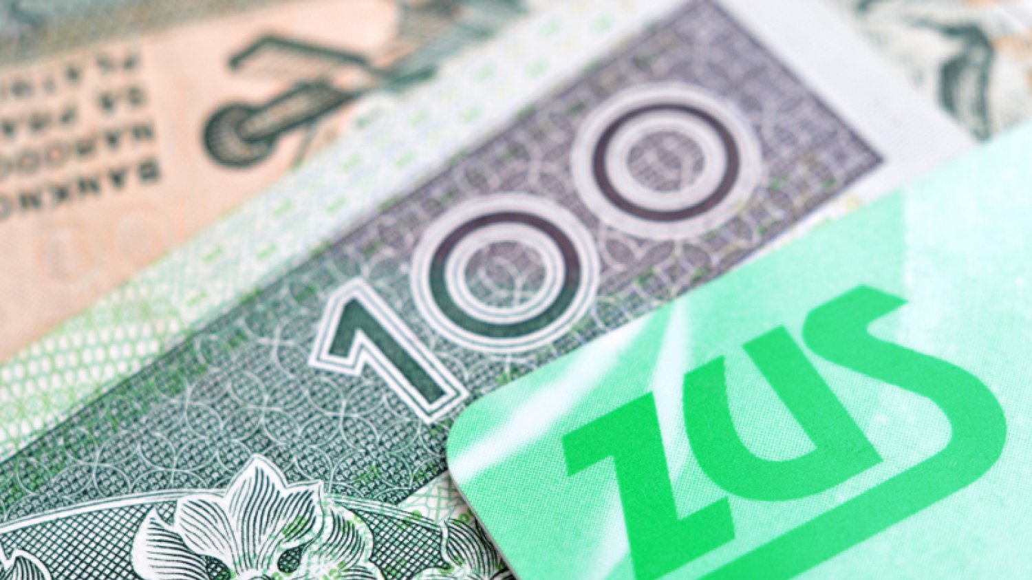 Nowe emerytury będą nawet o 1200 zł niższe. Przed zmianami było średnio 2,7 tys., teraz jest 1,8 tys. zł