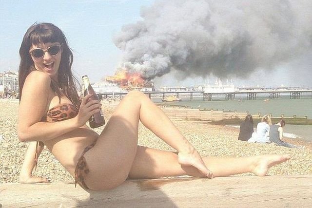 Zadowolona Izraelka patrzy na Gazę? Nieprawda. Tak działa wojenna propaganda.