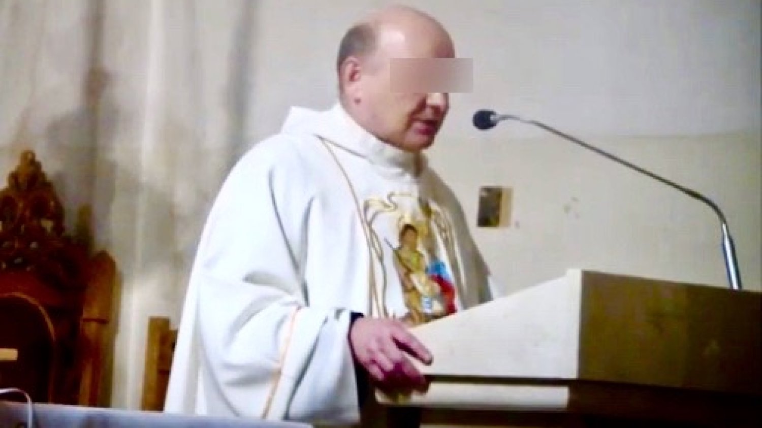 Kurów. Były proboszcz Wiesław C. stanął przed sądem za namawianie 14–latki do seksu i posiadanie jej nagich zdjęć. Robiła je i przesyłała jej matka, Grażyna S.