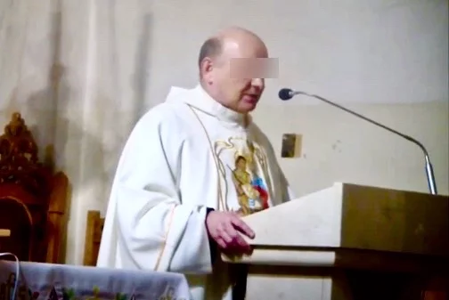 Kurów. Były proboszcz Wiesław C. stanął przed sądem za namawianie 14–latki do seksu i posiadanie jej nagich zdjęć. Robiła je i przesyłała jej matka, Grażyna S.