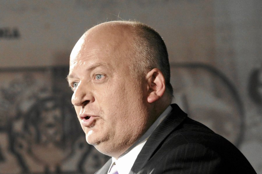 Karol Guzikiewicz z PiS złożył donos na marszałka Grodzkiego. Teraz prosi o dalsze konkrety na temat korupcji w szpitalach. Podał własny adres internetowy na Twitterze.