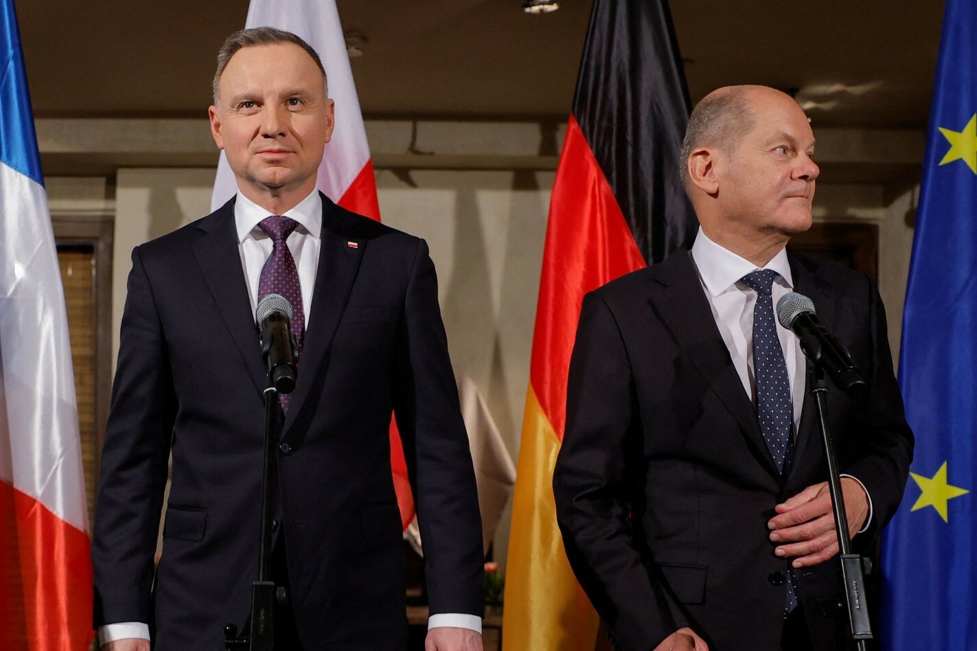 Scholz miał nagle warknąć na Dudę na ważnym spotkaniu. Chodzi o pomoc Ukrainie. Scholz miał nagle warknąć na Dudę na ważnym spotkaniu.