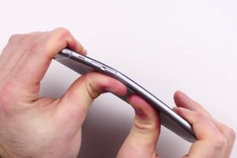 iPhone 6 Plus łatwo się wygina? Zobacz, co wykazał eksperyment