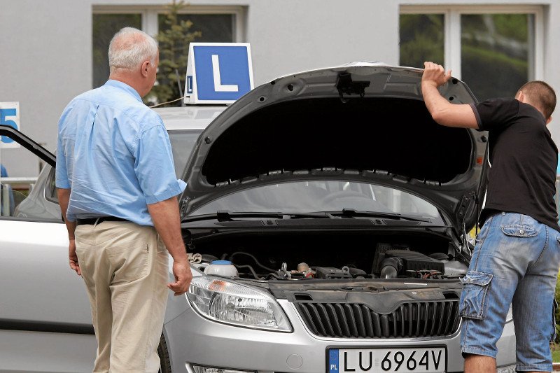 "Facet bez prawka to nie facet". Czy prawo jazdy to atrybut męskości?