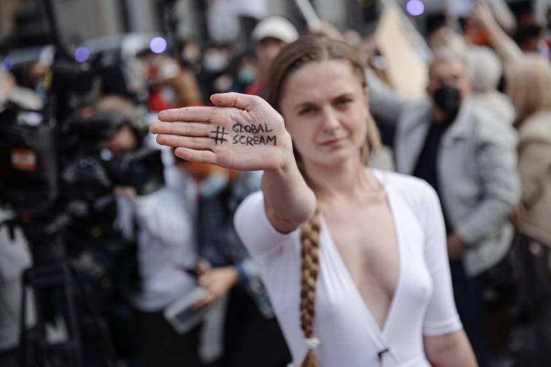 Jana Shostak głośno wykrzyczała swój gniew.