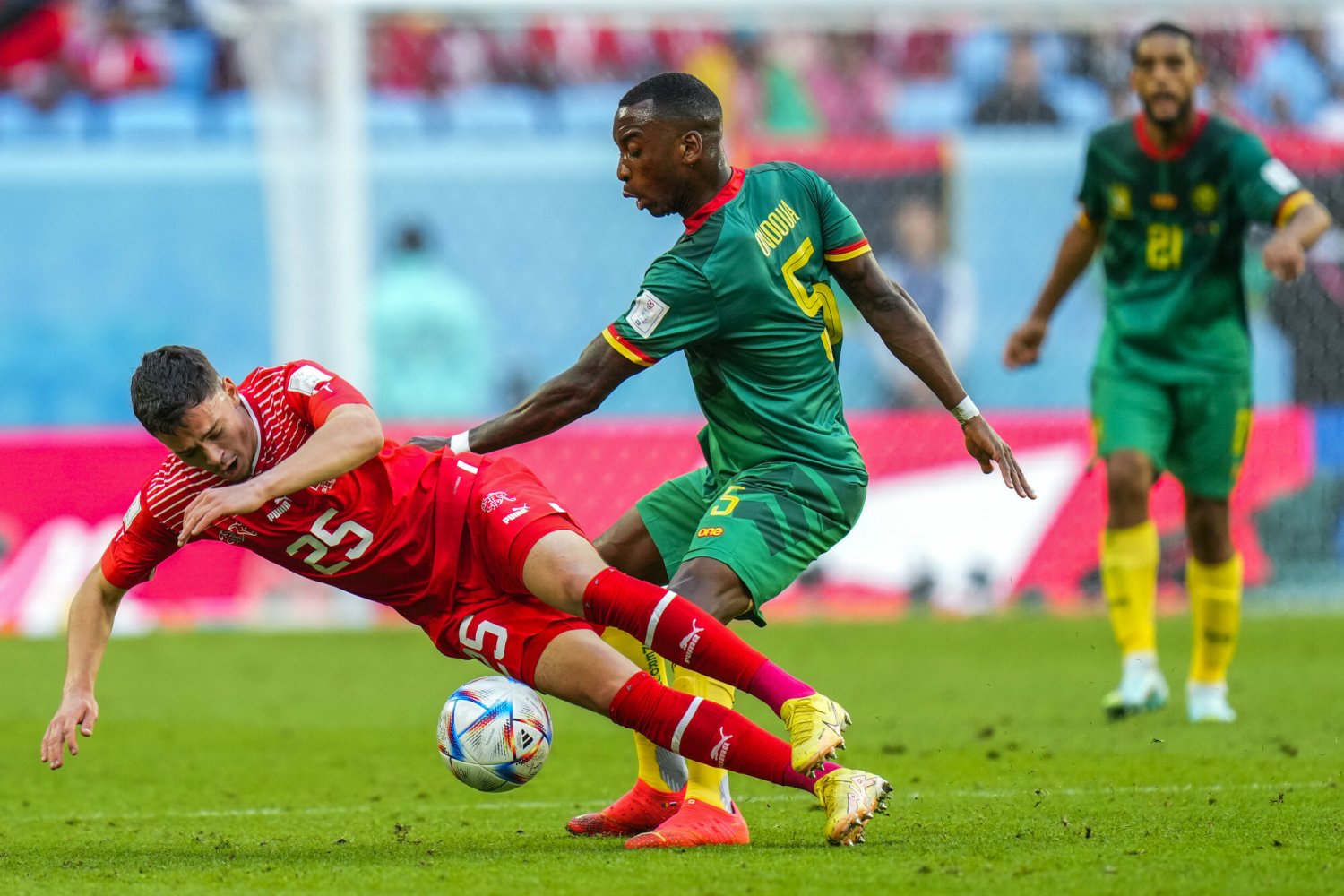 Gael Ondoua przemycił na MŚ w Katarze barwy zdyskwalifikowanej za wywołanie wojny Rosji. Gael Ondoua na MŚ w Katarze