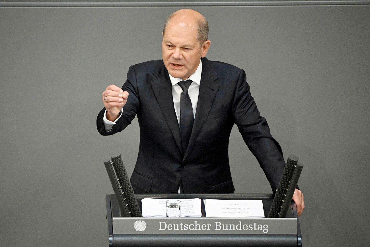 Kanclerz Niemiec Olaf Scholz w Bundestagu