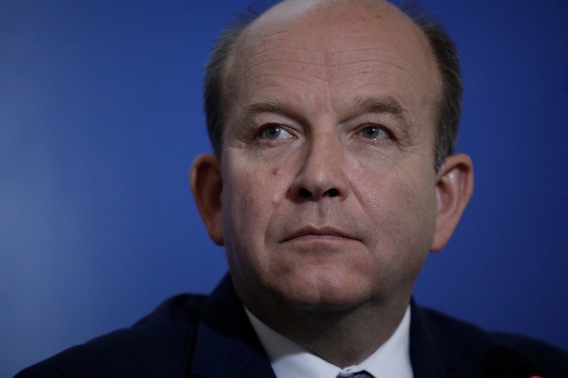 Wojewoda mazowiecki Konstanty Radziwiłł unieważnia decyzje kierujące matki wychowujące nieletnie dzieci do domu pomocy ogarniętego koronawirusem.